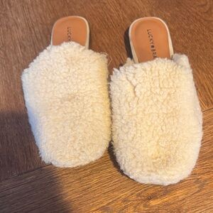 Lucky Brand Tan Fuzzy Slippers